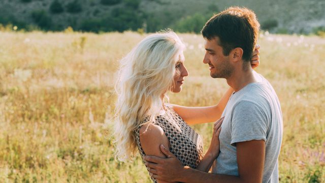 Hoy, dice el horóscopo, cómo es Libra hombre cuando le gusta una mujer