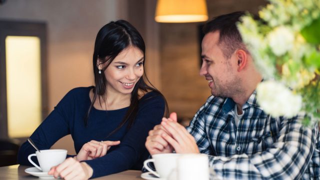 ¿Qué hace un hombre Capricornio cuando le gustas?