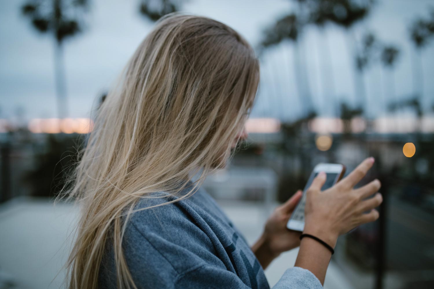 5 sencillos consejos para enviar mensajes de texto sin esfuerzo con un hombre Acuario