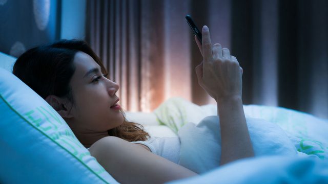 6 técnicas de seducción al enviar mensajes de texto a un hombre Acuario