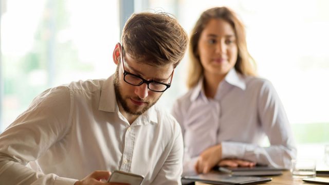 10 señales de que un hombre Aries te está utilizando