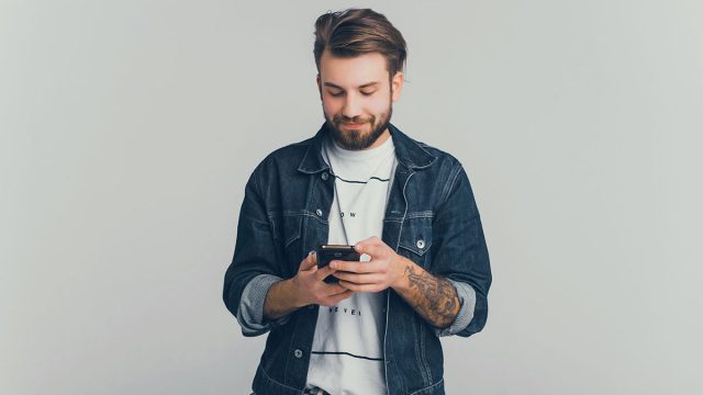 Cómo coquetear con un hombre Cáncer a través de mensajes de texto