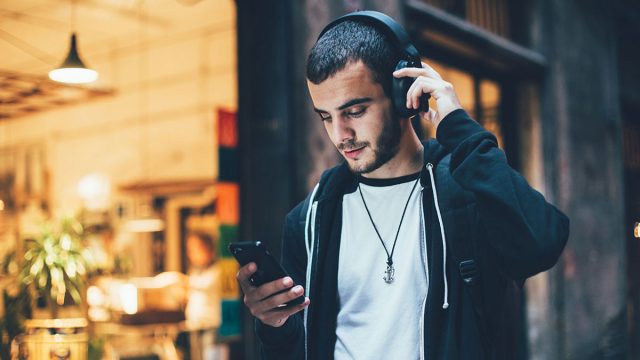 Cómo hacer que un hombre Cáncer responda a tu mensaje de texto