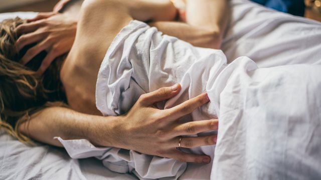 Cómo excitar a un hombre Capricornio en la cama