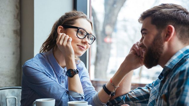 5 sencillos consejos para ayudarte a salir con un hombre Acuario