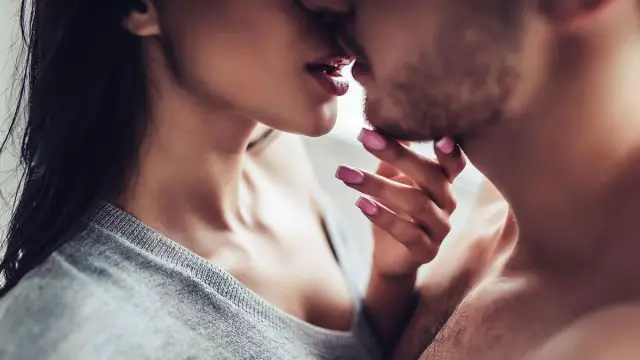 5 consejos para besar a un hombre Acuario y enamorarlo