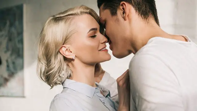 10 consejos para besar a un hombre Libra y enamorarlo