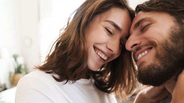 Cómo hacer que un hombre Aries confiese su amor