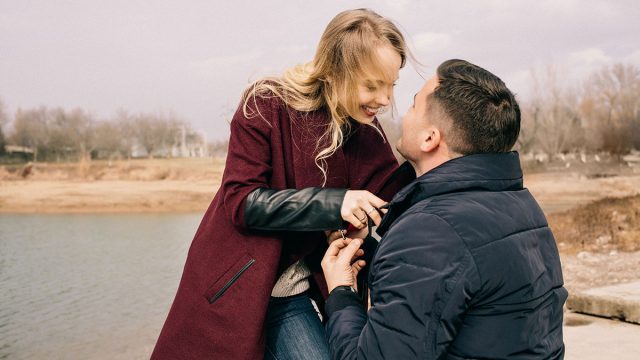 Cómo hablar con un hombre Piscis sobre los sentimientos