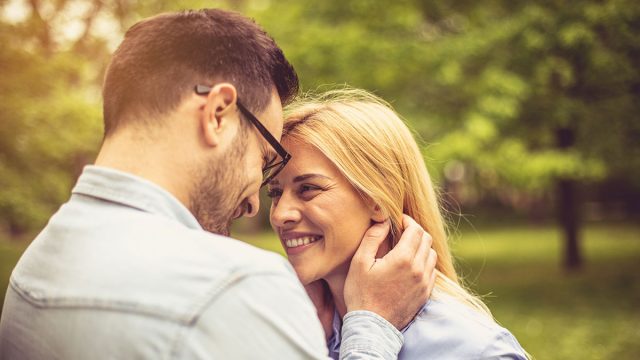 Cómo hablar con un hombre Escorpio sobre los sentimientos