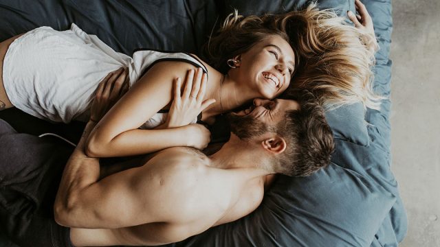 9 señales de que un hombre Acuario está jugando contigo