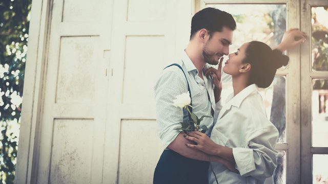 10 señales de que un hombre Aries se preocupa por ti