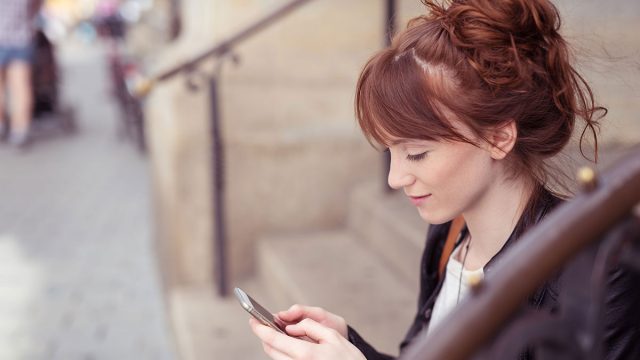 Cómo enviar mensajes de texto a un hombre Acuario