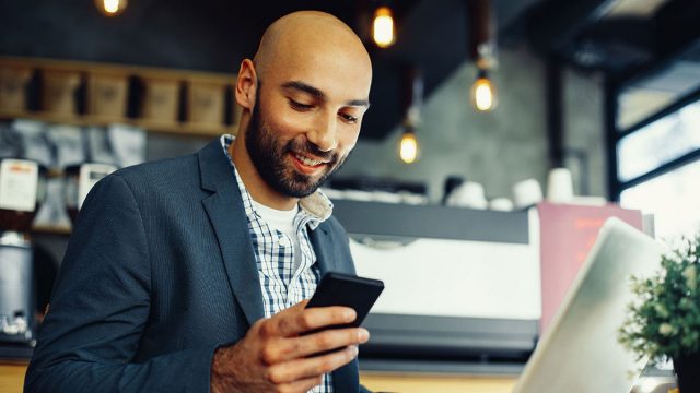 Cómo enviar mensajes de texto a un hombre Virgo